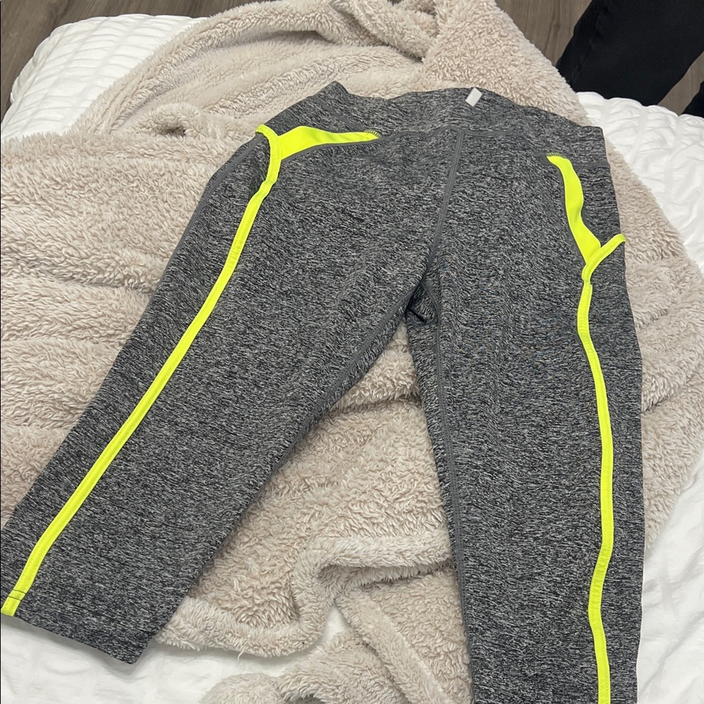 Leggings with neon stripe